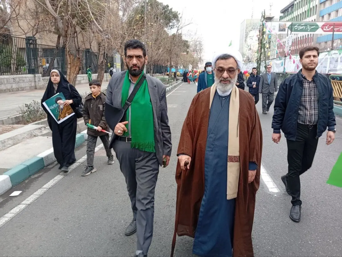حضور دبیر شورای عالی انقلاب فرهنگی در راهپیمایی ۲۲ بهمن