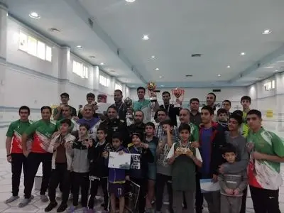 قهرمانی تیم شنای نیروی دریایی ارتش در مسابقات فرزندان کارکنان نیروهای مسلح