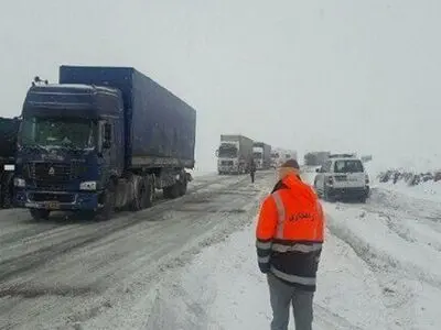 بازگشایی راه 50 روستای کرمانشاه / هنوز در برخی محورها کولاک داریم