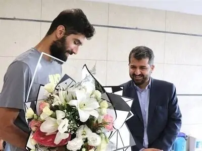  کاپیتان تیم ملی والیبال وارد ارومیه شد 