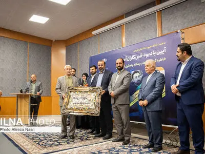 آیین یادبود خبرنگاران آسمانی قزوین به روایت تصویر