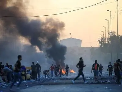 Powerful cleric urges Iraq government to quit as protests rage