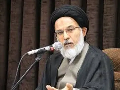 در قیامت میان مؤمنان و منافقان حائلی پدید می‌آید که ظاهرش عذاب و باطنش رحمت است