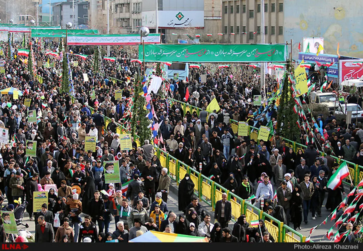 تسهیلات ویژه پلیس راهور تهران در یوم الله ۲۲ بهمن/ممنوعیت تردد انواع وسایل نقلیه در مسیر خیابان آزادی و انقلاب
