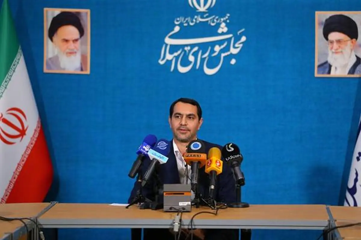 موضوع پلکانی کردن حقوق در لایحه بودجه توسط دولت ذکر نشده بود/ با تدبیر مجلس جلوی اجحاف در تعیین حقوق کارمندان گرفته شد