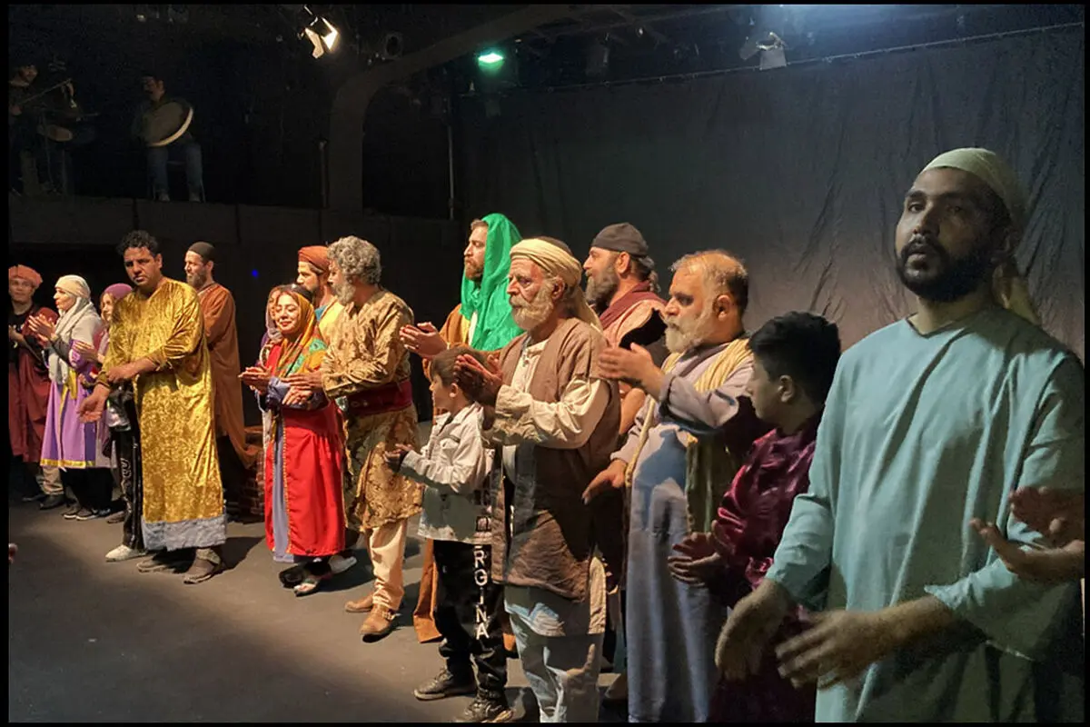 نمایش «در و گبر و یک قرص نان» تمام شد/تجلیل از داود فتحعلی بیگی در تالار چهارسو مجموعه تئاتر شهر