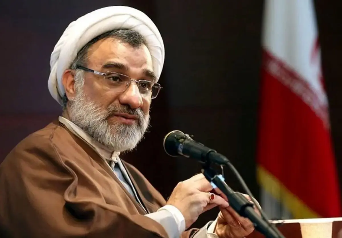 تذکر زبانی در متروها و خیابان‌ها توسط گروه‌های مردمی، خودجوش و رایگان انجام می‌شود
