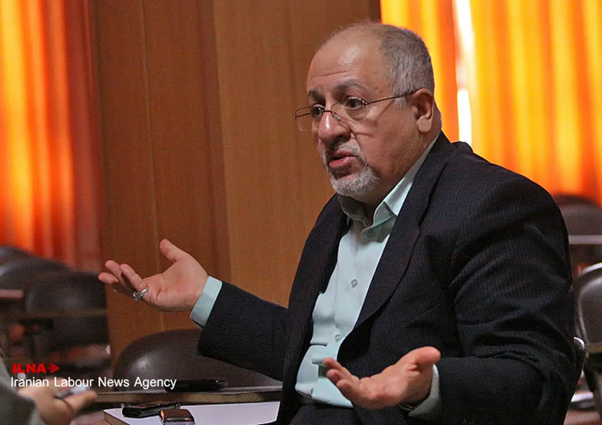 مراکز تولید پایان‌نامه از انقلاب خارج می‌شود/شهرداری نیامده که کتابفروشی کند
