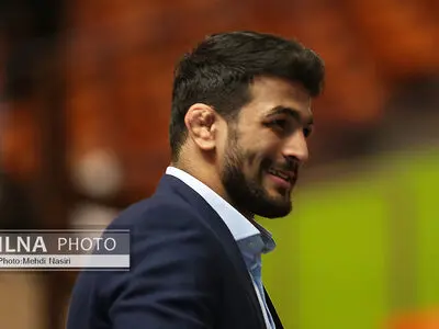 آوازخوانی خواننده پایتخت برای دامادی حسن یزدانی+ فیلم