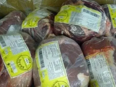 عرضه گوشت منجمد وارداتی با قیمت مصوب در بازار روزهای کرج