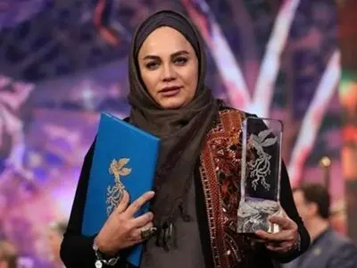 
مخرجة ایرانیة تحصل على جائزة النساء المتفوقات بالعالم الاسلامی 