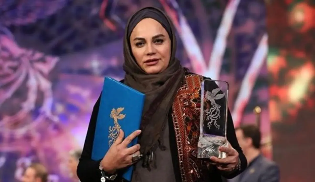 
مخرجة ایرانیة تحصل على جائزة النساء المتفوقات بالعالم الاسلامی 