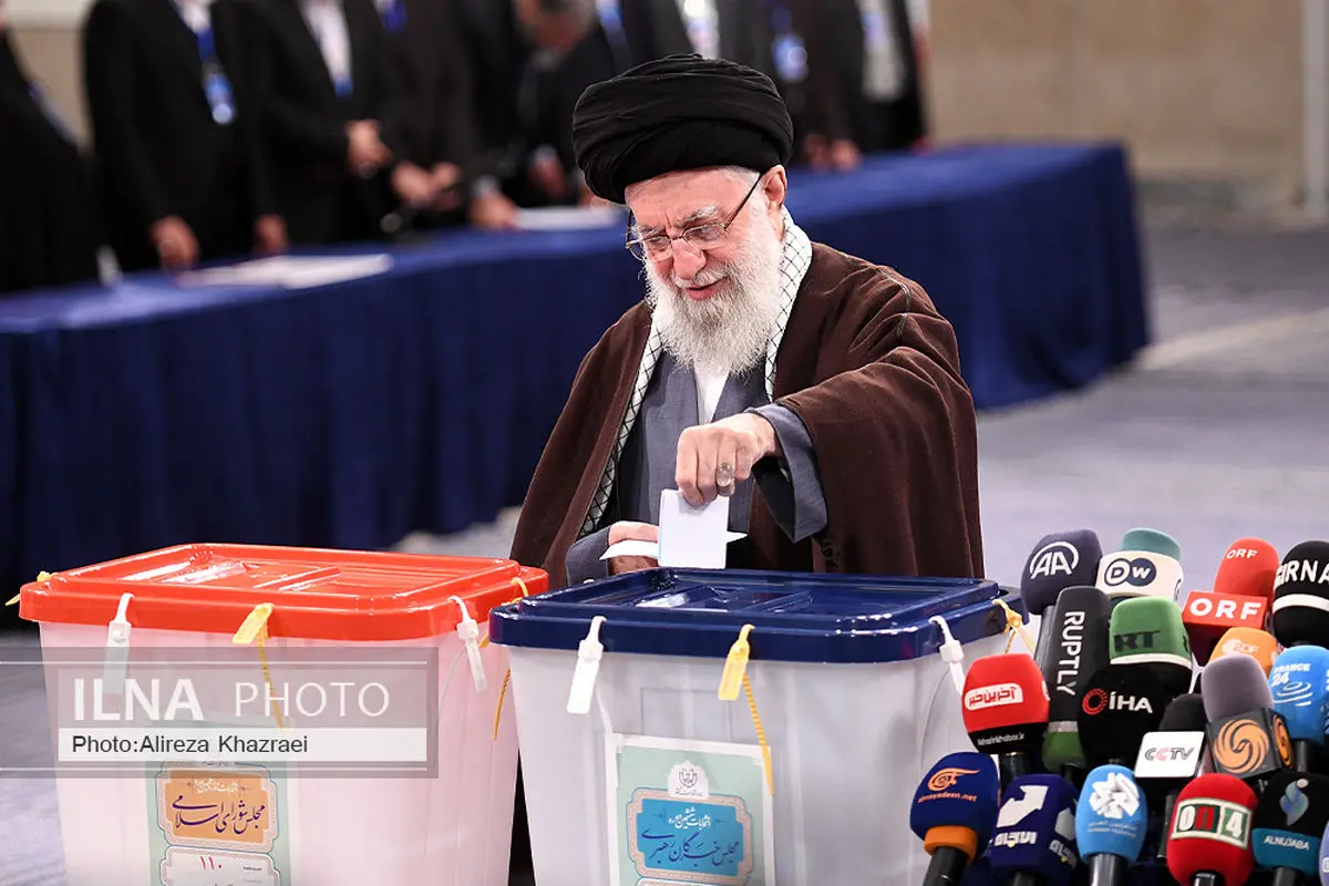  Ayatollah Khamenei Casts Vote in Early Minutes of Voting in Iran