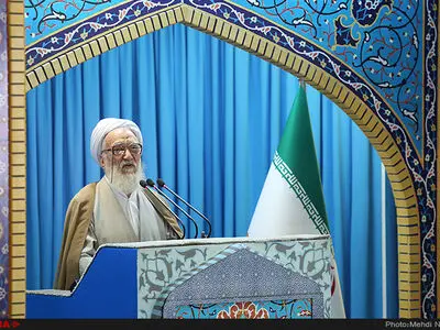 موحدی کرمانی: الاعداء یخططون لایجاد شرخ بین القیادة والشعب