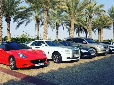 اجاره خودرو در دبی؛ بررسی عوامل موثر بر قیمت اجاره ماشین در دبی