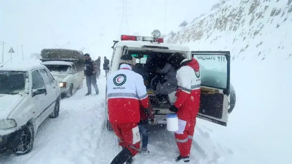 امدادرسانی به ۱۱ استان متاثر از آبگرفتگی و کولاک برف