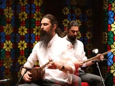 کدام گروه‌ها در کنسرت‌ «بر خط ماه و نوا ۳» روی صحنه رفتند؟