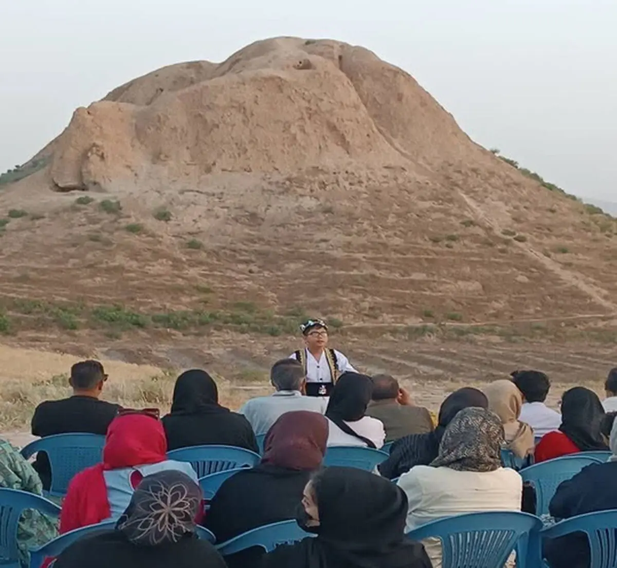 برگزاری مراسم شاهنامه‌خوانی در تل ضحاک شهرستان فسا