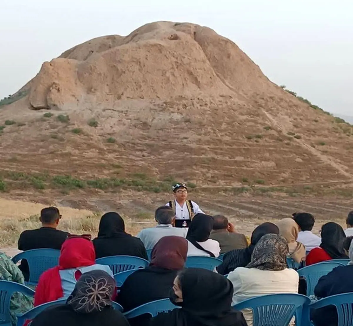 برگزاری مراسم شاهنامه‌خوانی در تل ضحاک شهرستان فسا