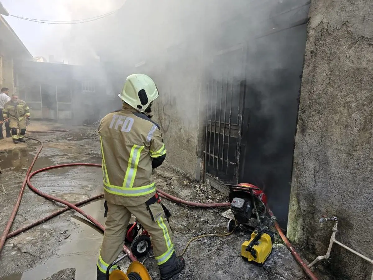 آتش‌سوزی در کارگاه رنگرزی بزرگراه آزادگان/ یک کارگر ۶۵ ساله جان باخت