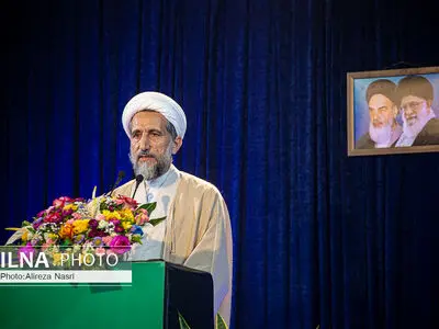 پیشرفت‌های مادی و معنوی بدست آمده در چهل سال گذشته هدیه انقلاب است
