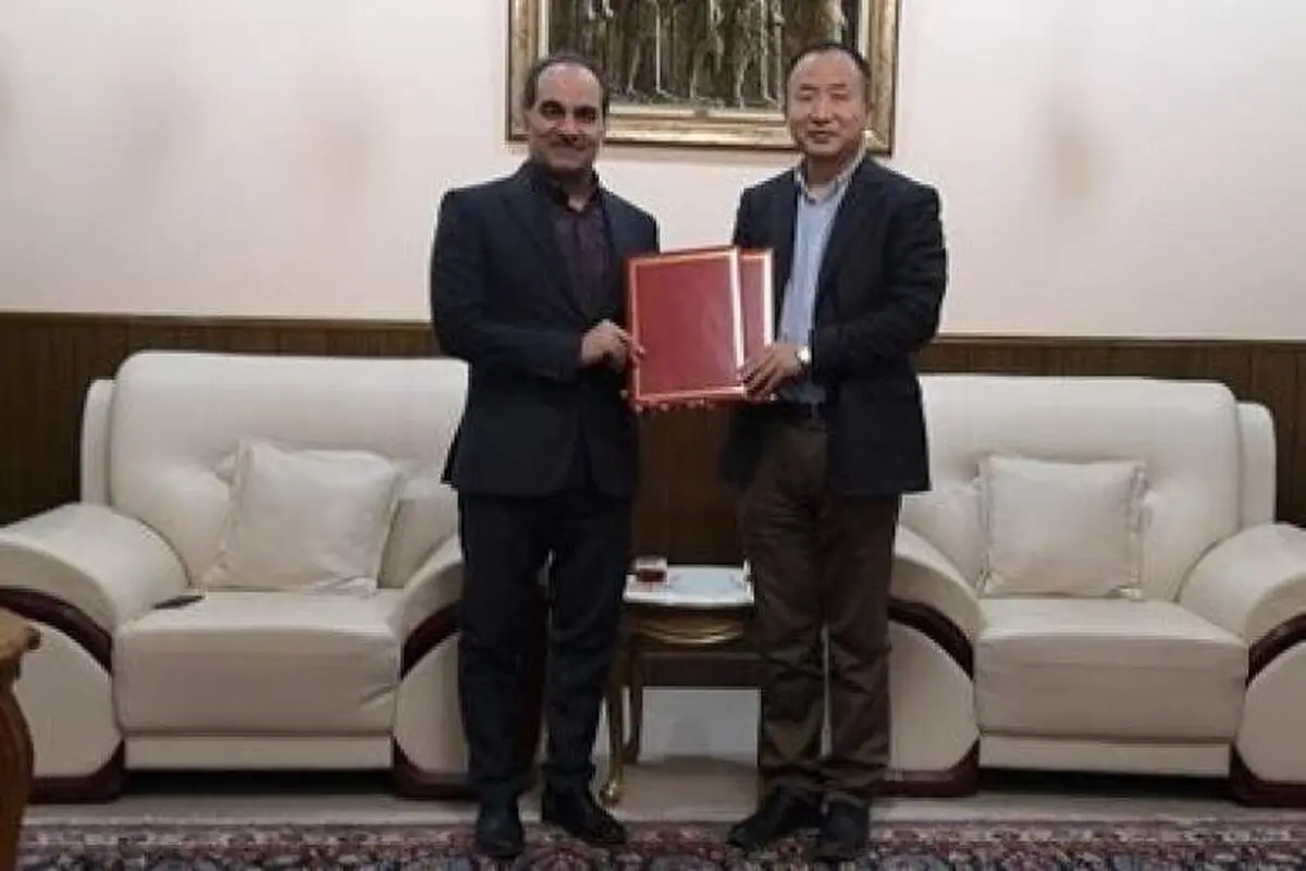 مسؤول : انشاء مقعد اللغة والادب الفارسی بجامعة اللغات والثقافة فی بکین