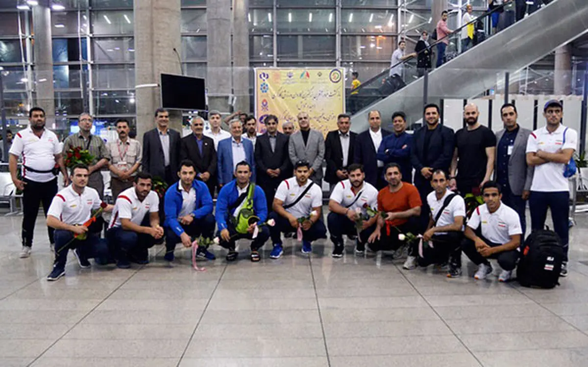 نخستین گروه از قهرمانان کاروان امید و تلاش وارد کشور شدند