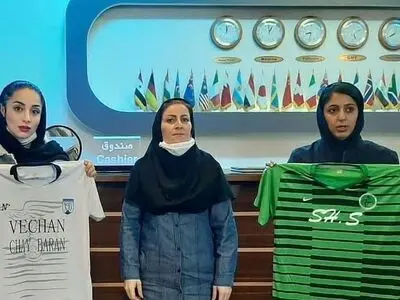 رونمایی از پیراهن های وچان کردستان  و شهرداری سیرجان 