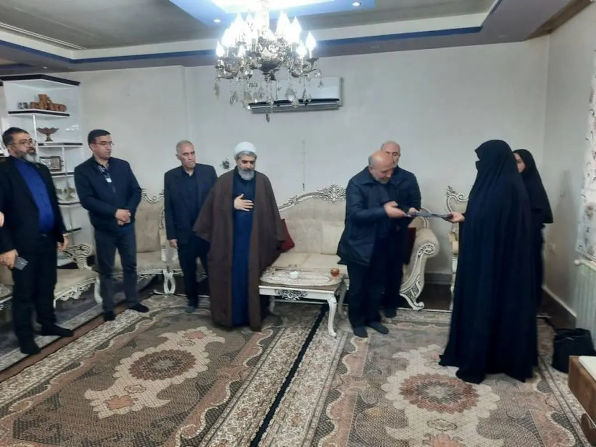 دیدار مدیرعامل سازمان منطقه آزاد ماکو و مسئولین با خانواده شهدای معزز شهرستان های شوط وپلدشت