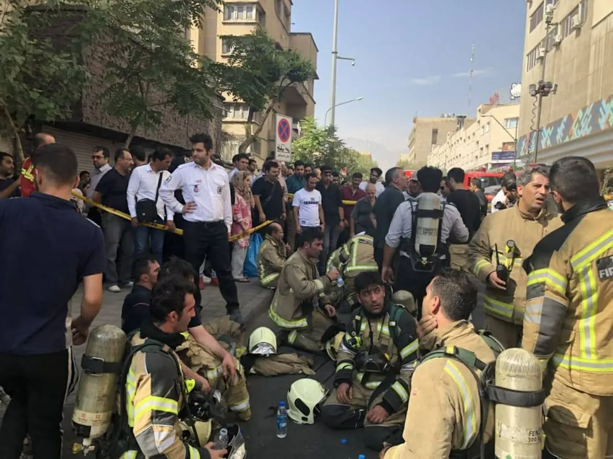 نجات بیش از ۱۰۰ نفر از حریق در برج بهار