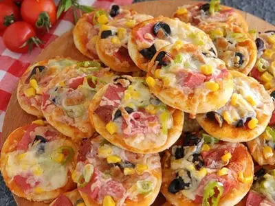 طرز تهیه مینی پیتزا؛ فینگر فود خانگی و مجلسی 