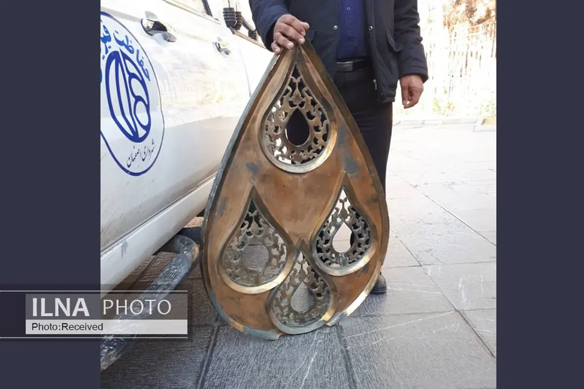  تندیس"تقدیس" تناولی پیدا شد/ مسئول موزه هنرهای معاصر اصفهان: از سال پیش در خواست انتقال تندیس را به موزه داده بودم