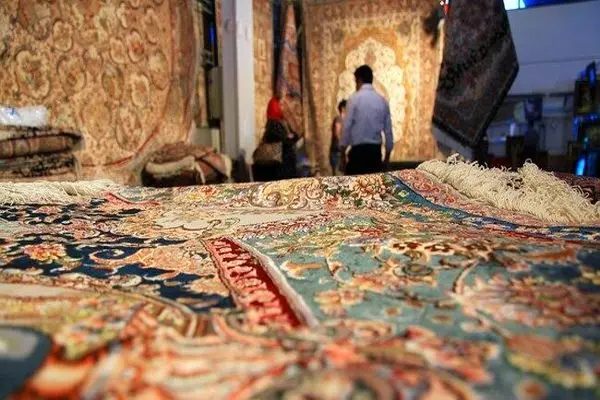خروج فرش و گلیم دستباف از مبادی خروجی استان فارس آزاد است