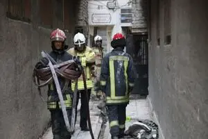وقوع حادثه آتش‌سوزی در یک واحد مسکونی خیابان عبدالمطلب شهر مشهد / 11 نفر نجات یافتند