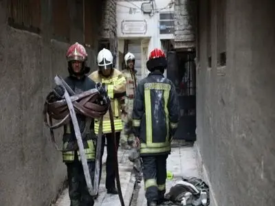 وقوع حادثه آتش‌سوزی در یک واحد مسکونی خیابان عبدالمطلب شهر مشهد / 11 نفر نجات یافتند