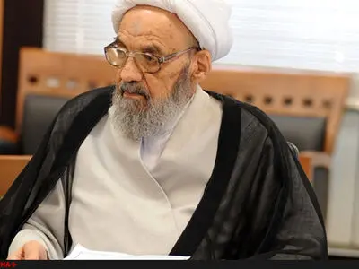 آیت الله محسنی گرکانی کاندیدای خبرگان استان مرکزی شد