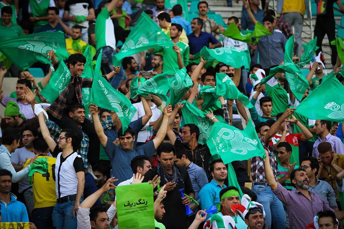 درگیری شدید هواداران ذوب آهن با بازیکنان