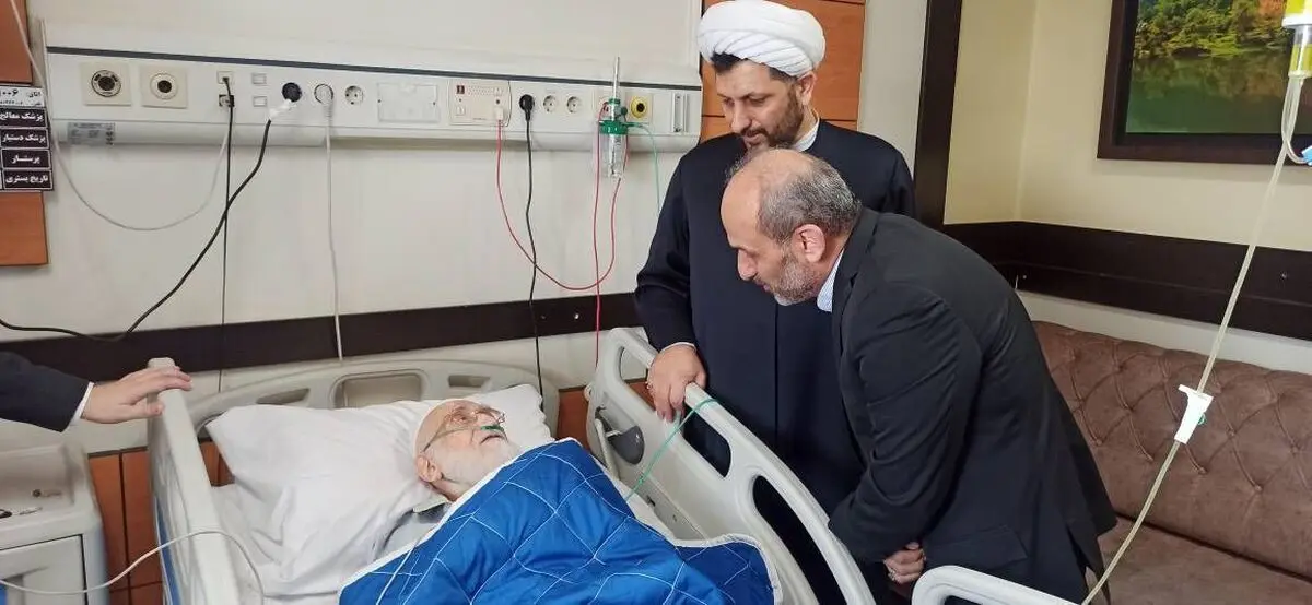 عیادت رئیس رسانه ملی از آیت‌الله نوری همدانی