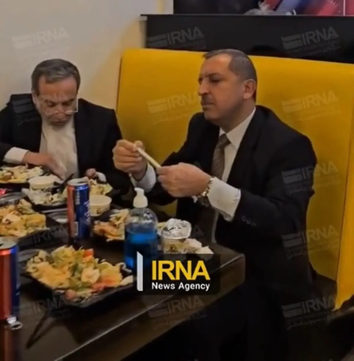 حضور وزیر خارجه کشورمان در یکی از رستوران های شهر دمشق + فیلم