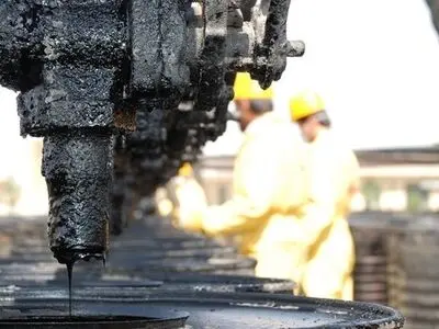 تلاش بی‌نتیجه کارفرمای «قیر عایق بام کبیرکوه» برای بازگشایی کارخانه/ مسئولان کمک کنند