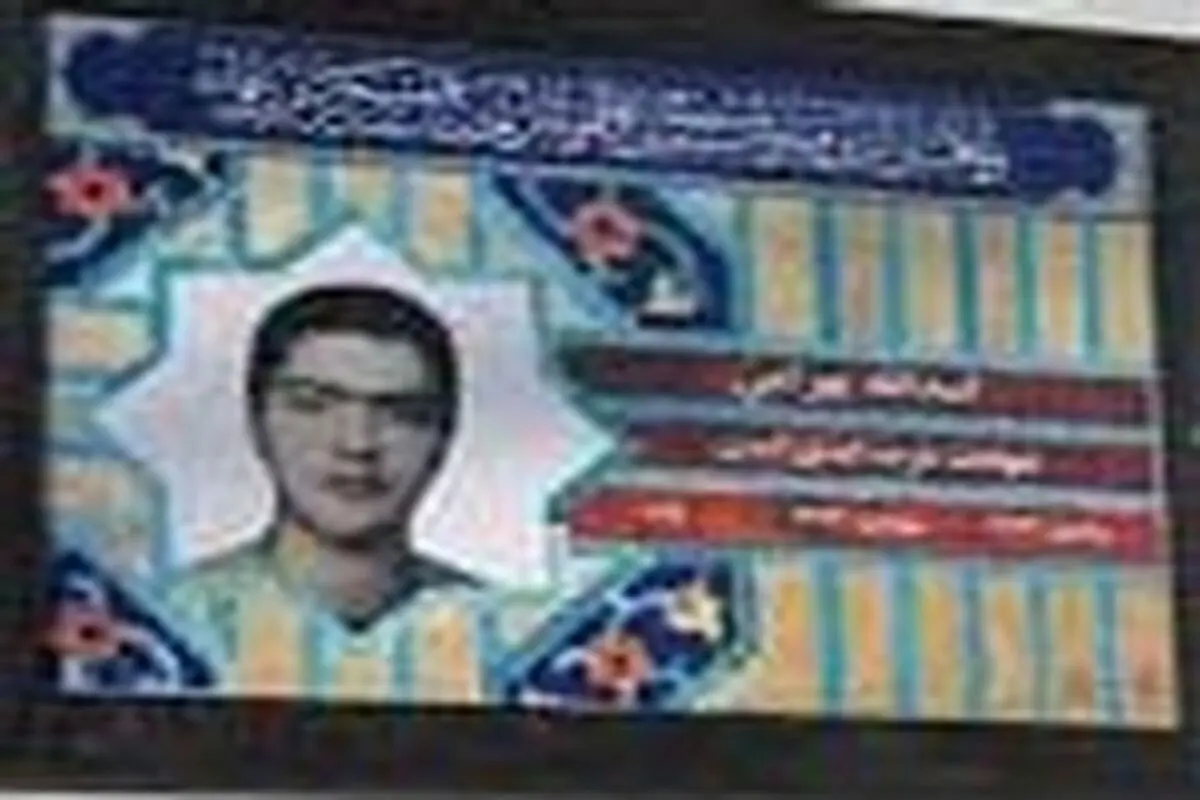 نصب تصاویر شهیدان در کوچه‌های شهر قزوین