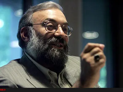 رهبری جور کم‌کاری مسئولان را به دوش می‌کشند