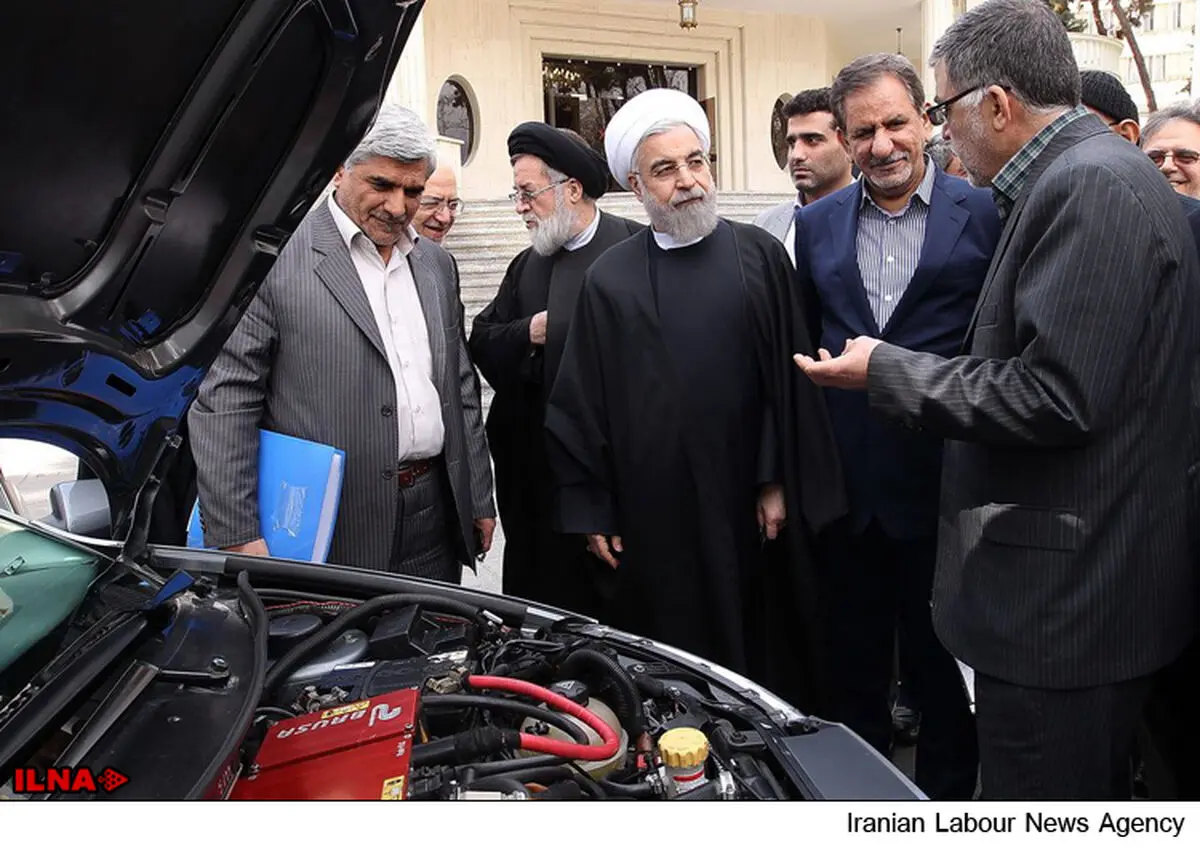 خودروی برقی ـ بنزینی در پایان جلسه هیات وزیران رونمایی شد