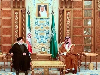 نص برقیتي ملک السعودیة وولي عهده لتهنئة رئیس إیران بذکرى انتصار الثورة الإسلامیة
