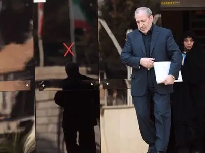 فانی٬ وزیر آموزش و پرورش باقی ماند 