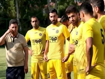 سپاهانی‌ها کنار زاینده رود جمع شدند (عکس)