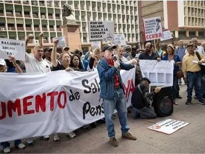 تجمع کارگران ونزوئلا مقابل وزارت کار/ مزد باید افزایش یابد