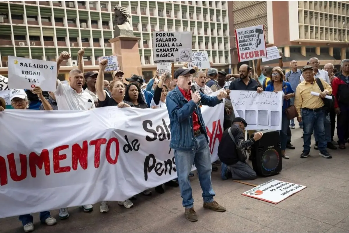 تجمع کارگران ونزوئلا مقابل وزارت کار/ مزد باید افزایش یابد