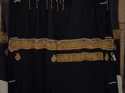 پردهٔ جدید خانهٔ خدا نصب شد + فیلم