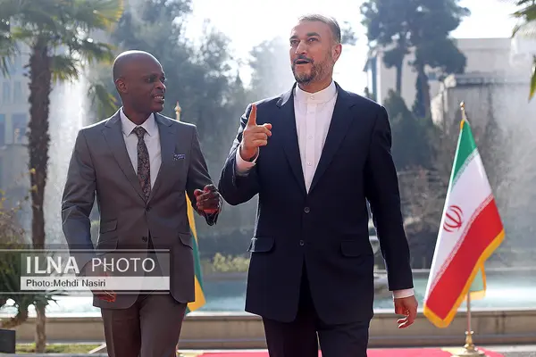 Iranian, Togolese FMs hold meeting
